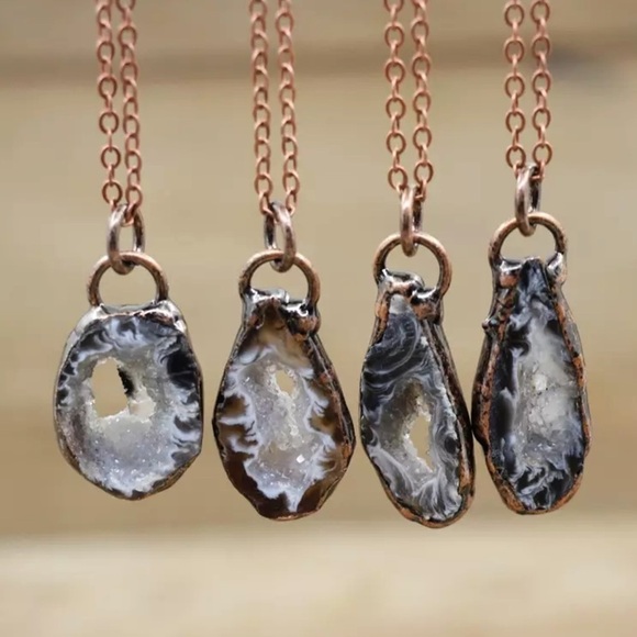 ARTISAN Smoldered Copper Natural Agate Geode Slice Crystal Pendant Necklace - Picture 4 of 6